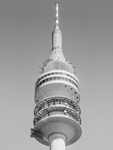 Olympiaturm München mit Peri UP Flex Arbeitsgerüst. geruest.com