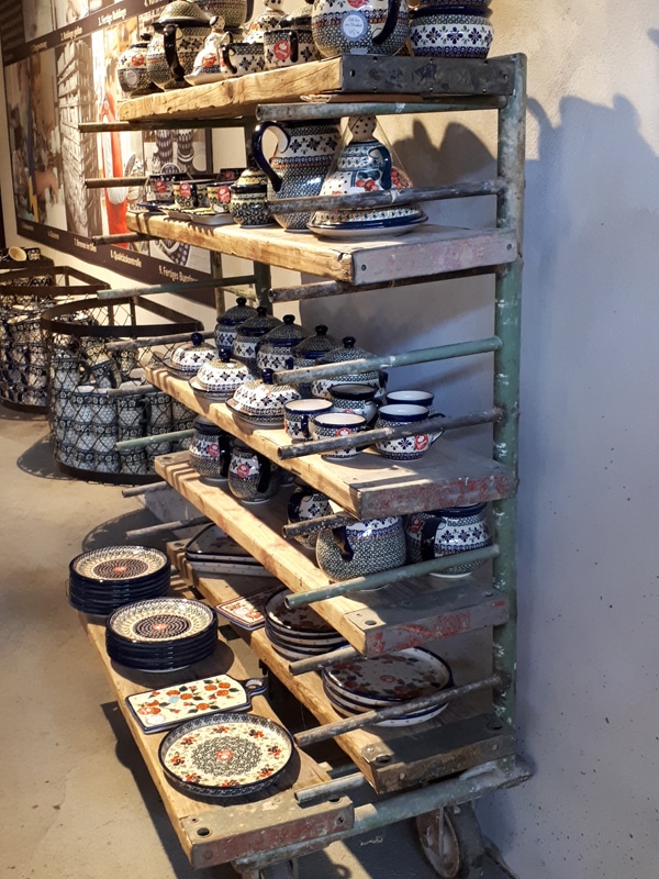 Regal mit gebrauchten Rux Holzbelägen