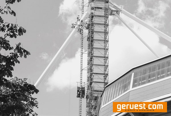 Gerüst zur Modernisierung der Pylone im Signal Iduna Park in Dortmuund.