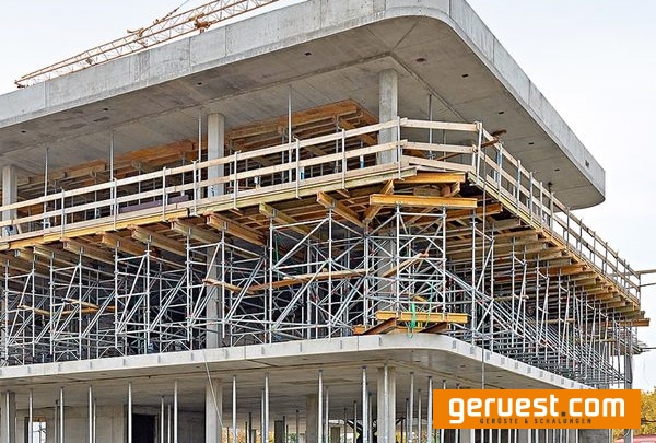 Layher Allround und Allround Traggerüst kam beim Bau des Verwaltungsgebäudes zum Einsatz_geruest_com_2