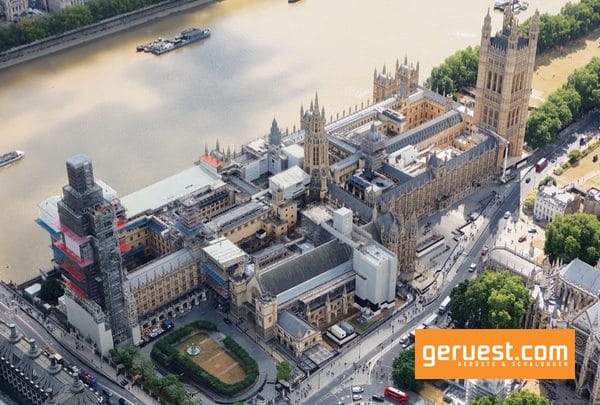 Wenige und leichte Grundbauteile sowie die selbstsichernde Keilschlossverbindung AutoLock des Layher Allround Gerüst ohne Verlierteile sorgten nicht nur für eine schnelle Montage der fast 24 000 Gerüstbauteile.